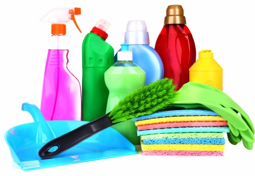 Professional cleaner preparing a spotless SW19 home interior